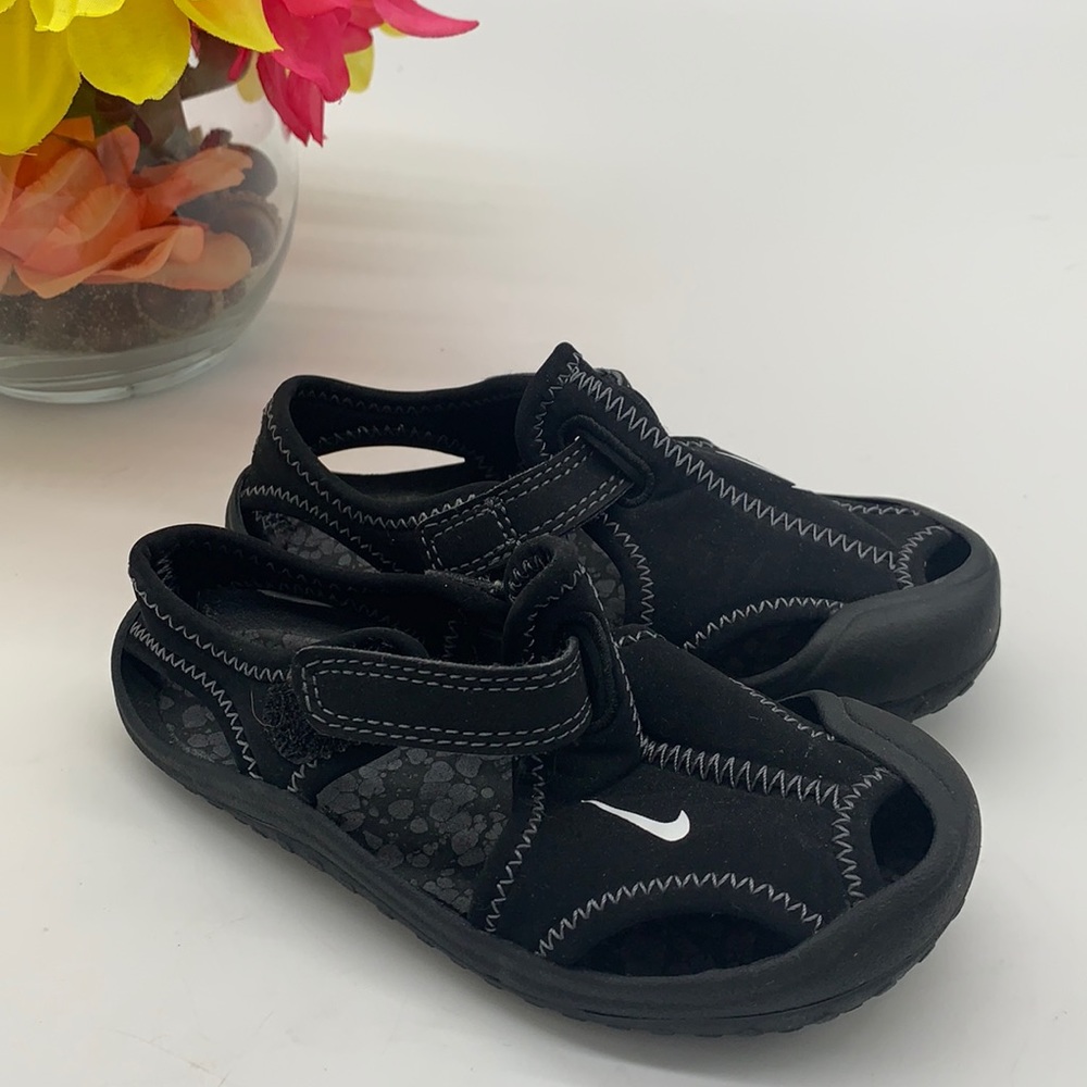 Nike black sandal Sz 8